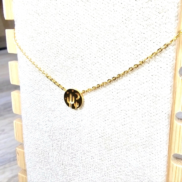Dainty Circle Desert Necklace Gold - Picture 7 of 9